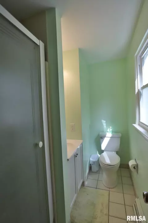 Bath - 412 Edgewood St, Morton, IL 61550 photo 4 of 6
