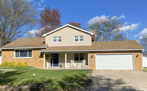 112 Giles Dr, Mackinaw, IL 61755