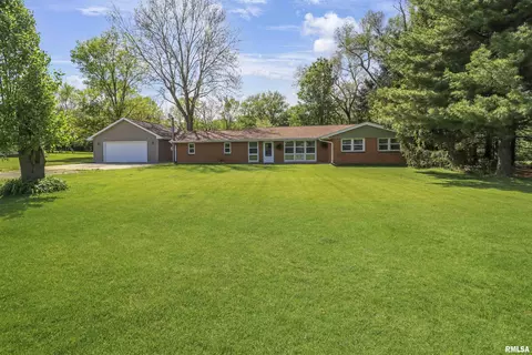 143 Neumann Ln, East Peoria, IL 61611