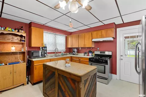 136 S 8th Ave, Canton, IL 61520 photo 3