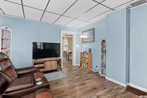 136 S 8th Ave, Canton, IL 61520 photo 4