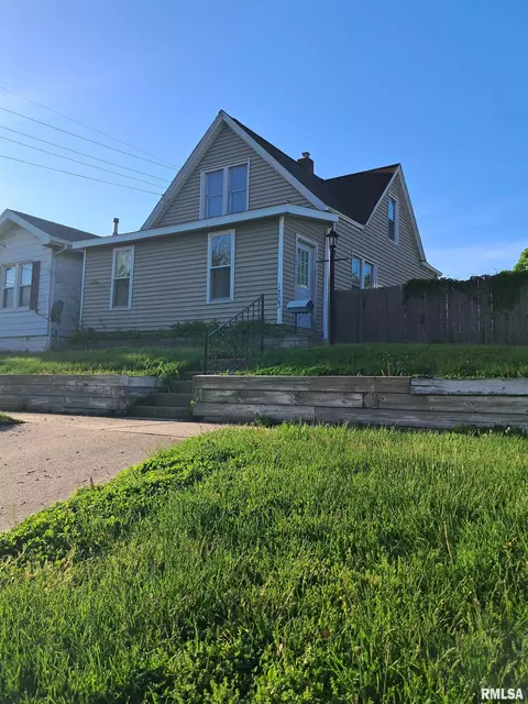 1203 E Hines Ave, Peoria Heights, IL 61616