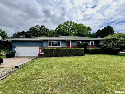 14 Apple Tree Ln, East Peoria, IL 61611