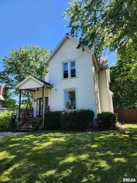 258 W 2nd St, Galesburg, IL 61401