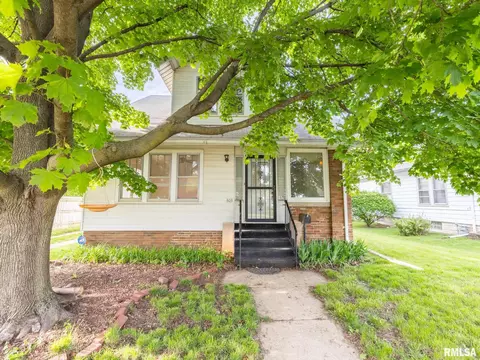 803 St Julian St, Pekin, IL 61554