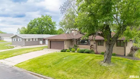 2123 Hillcrest Ave, Pekin, IL 61554