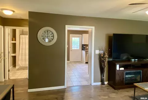 928 Memorial Dr, Macomb, IL 61455 photo 10