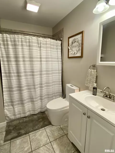928 Memorial Dr, Macomb, IL 61455 photo 22