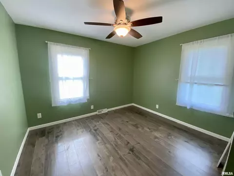 928 Memorial Dr, Macomb, IL 61455 photo 25