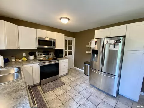 928 Memorial Dr, Macomb, IL 61455 photo 12