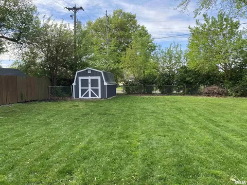 928 Memorial Dr, Macomb, IL 61455 photo 32