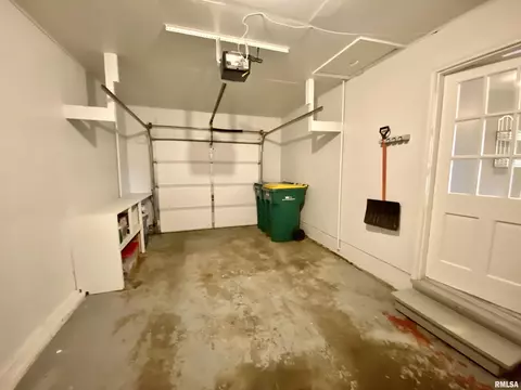 928 Memorial Dr, Macomb, IL 61455 photo 31