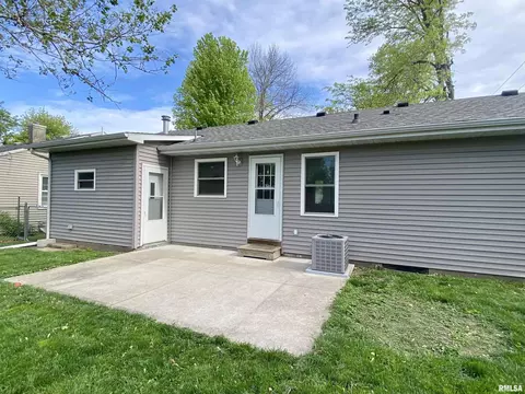 928 Memorial Dr, Macomb, IL 61455 photo 35