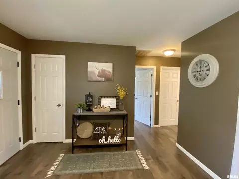 928 Memorial Dr, Macomb, IL 61455 photo 17