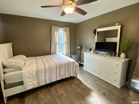 928 Memorial Dr, Macomb, IL 61455 photo 20
