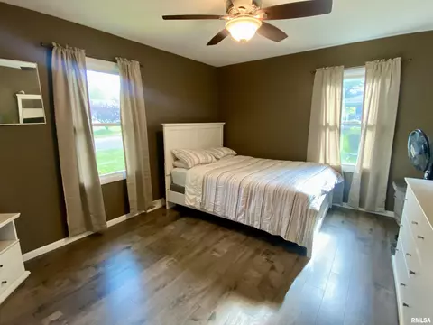 928 Memorial Dr, Macomb, IL 61455 photo 19