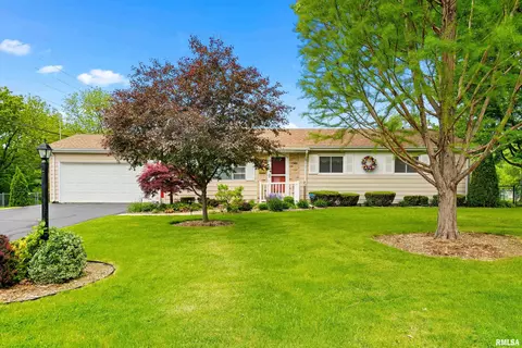 5523 N Jesters Ct, Peoria, IL 61614