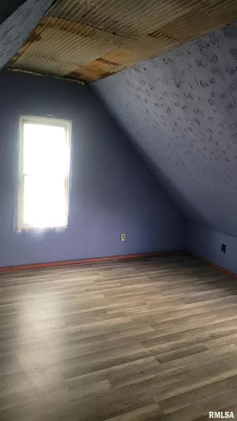 Bedroom - 627 Custer Pl, Canton, IL 61520 photo 3 of 4