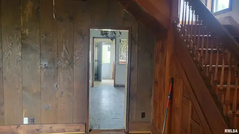 Entry Way - 627 Custer Pl, Canton, IL 61520 photo 5 of 7
