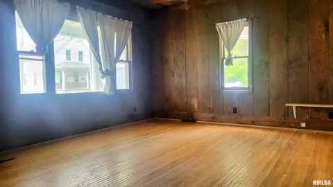 Living - 627 Custer Pl, Canton, IL 61520 photo 1 of 1