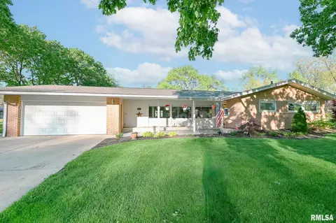 923 Birchwood Dr, Washington, IL 61571