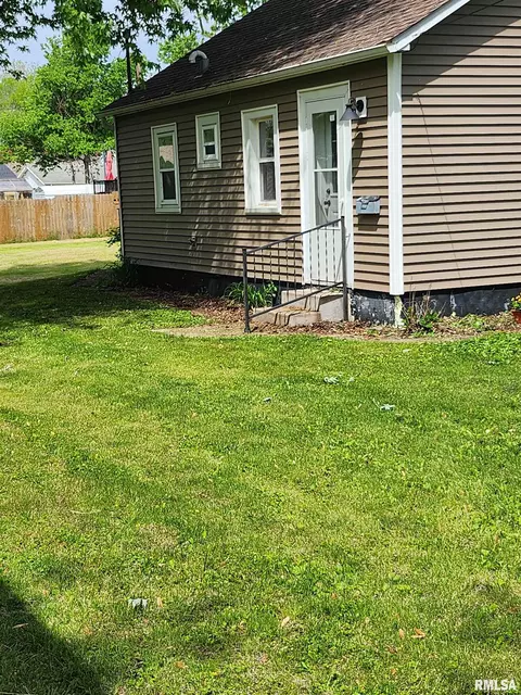50 N 11th Ave, Canton, IL 61520