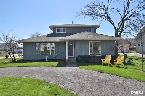 4961 N Grandview Dr, Peoria Heights, IL 61616