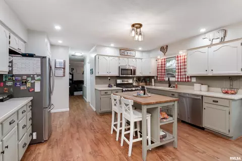 409 S Eastern Ave, Minier, IL 61759 photo 10