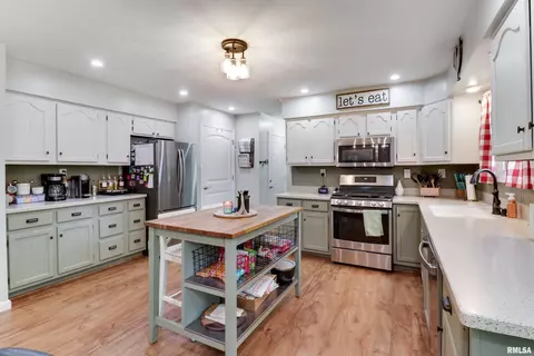 409 S Eastern Ave, Minier, IL 61759 photo 9