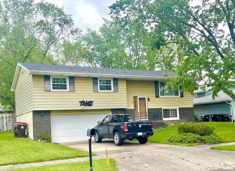 3105 W Saymore Ln, Peoria, IL 61615