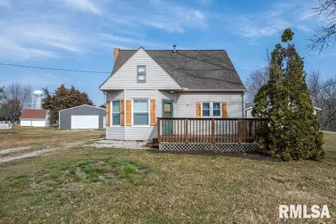 308 E 6th St, Glasford, IL 61533