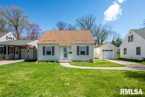 205 W Stonegate Rd, Peoria, IL 61614
