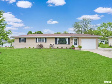 302 Georgia Pkwy, Washington, IL 61571
