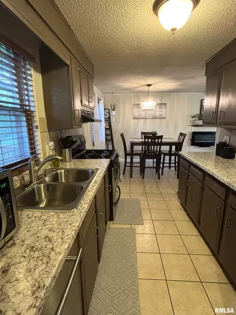 116 Thrush Ave, Pekin, IL 61554 photo 16