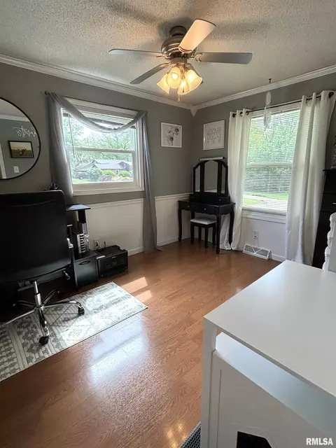 116 Thrush Ave, Pekin, IL 61554 photo 25
