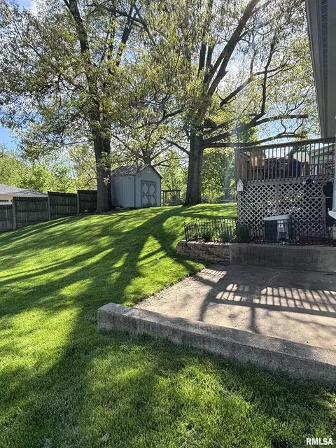 116 Thrush Ave, Pekin, IL 61554 photo 7