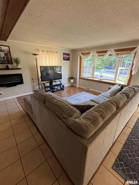 116 Thrush Ave, Pekin, IL 61554 photo 10