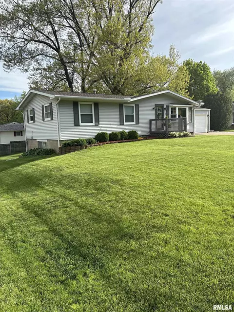 116 Thrush Ave, Pekin, IL 61554