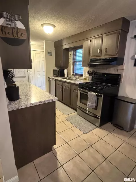 116 Thrush Ave, Pekin, IL 61554 photo 14