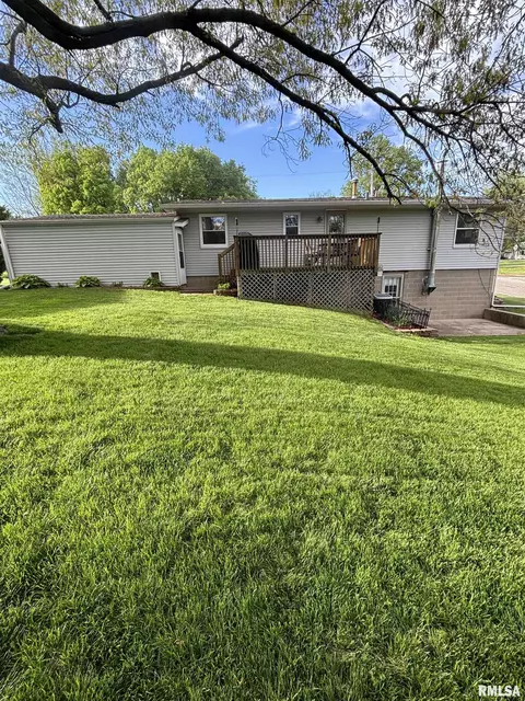 116 Thrush Ave, Pekin, IL 61554 photo 5