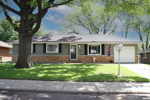 642 N Coolidge Ct, West Peoria, IL 61604