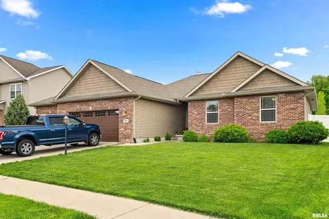 901 Stonelake Dr, Metamora, IL 61548