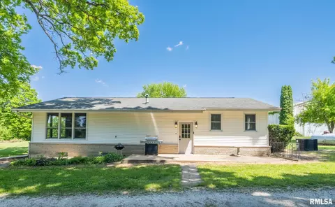 24077 Toboggan Ave, Hopedale, IL 61747