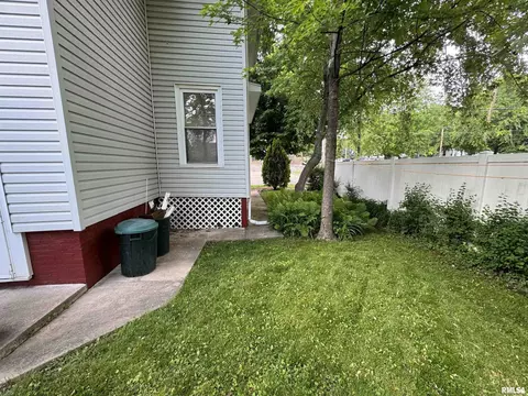 28 W Maple St, Canton, IL 61520 photo 25