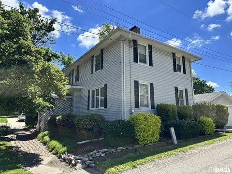 28 W Maple St, Canton, IL 61520 photo 2
