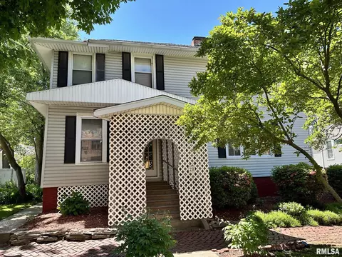 28 W Maple St, Canton, IL 61520 photo 5