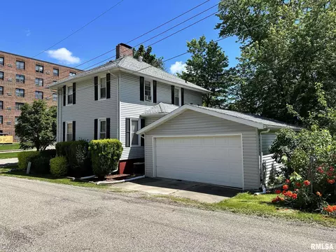 28 W Maple St, Canton, IL 61520 photo 3