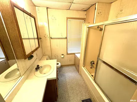28 W Maple St, Canton, IL 61520 photo 18