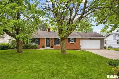 1513 Sunset Dr, Washington, IL 61571