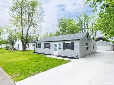 225 Algonquin Rd, Marquette Heights, IL 61554